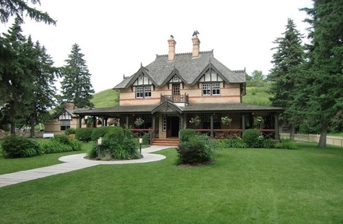 Southeast Calgary House | Main Floor 3 bedroom, sleeps 5-6, family-friendly.