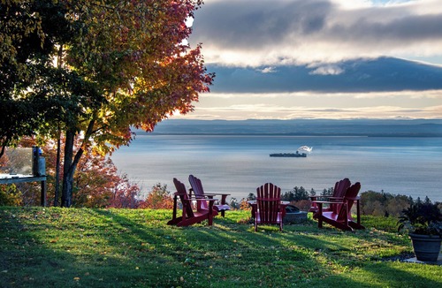 Pointe-au-Pic House | Maison Canadienne, 53-acre domain spectacular views on the river, hiking trails