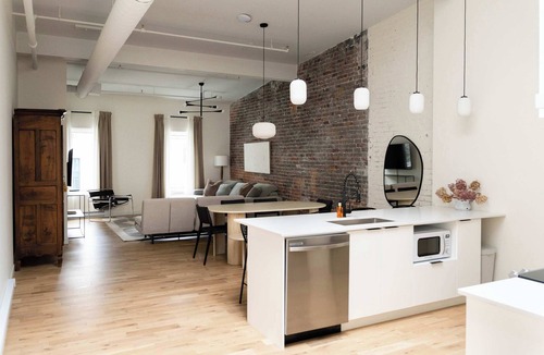 Old Montreal Apartment | Maison Place Jacques-Cartier - Suite 1 bedroom