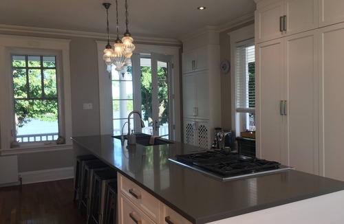 Beloeil House | Maison sur le Bord de L'eau et vue sur la Montagne St-hilaire