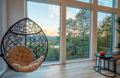 Saint-Damien Apartment | Majesta & Lumina| Sleeps 20 |Pool Table | Hot Tubs