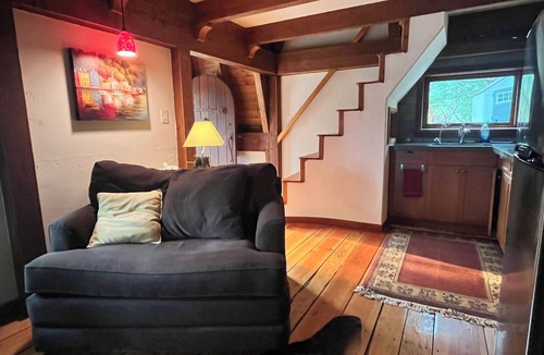 Juan de Fuca Electoral Area Cottage | Malahat Fairyland Cottage