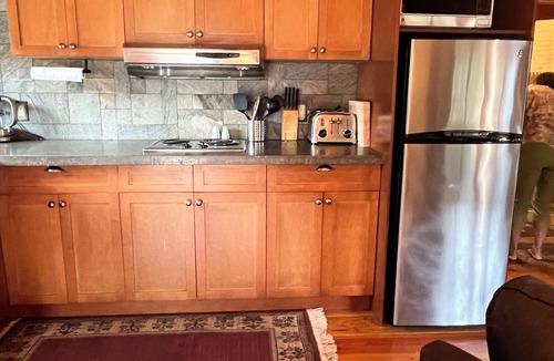 Juan de Fuca Electoral Area Cottage | Malahat Fairyland Cottage
