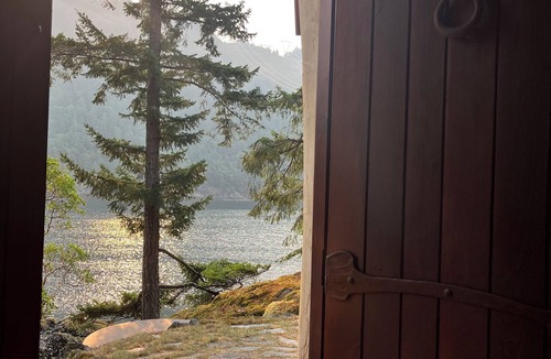 Juan de Fuca Electoral Area Cottage | Malahat Fairyland Cottage