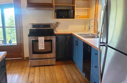 Malahat House | Malahat Ocean View Oasis- Hot tub, Firepit, BBQ- Cozy getaway close to town