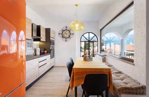 Germignaga Apartment | Mansarda Vialba Apartment in Holiday Home with Lake View and Balconies