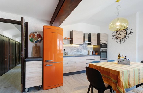 Germignaga Apartment | Mansarda Vialba Apartment in Holiday Home with Lake View and Balconies