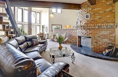 Division No. 11 House | MANSION - 7500 Sq. Ft. - Luxurious - Peaceful - Wildlife - Countryside Vibe