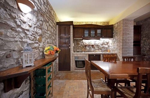 Sugano Villa | Mansion in Prodo near Lake Bolsena