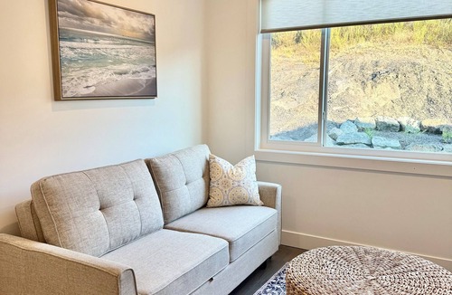 North Cowichan Apartment | Maple bay Hideaway 1 bedroom 1 bathroom + sleeper sofa & kitchenette