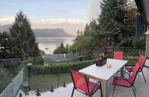 Maple Bay House | Maple Bay with ocean view and beach close by. Message host for Snowbird stays