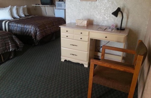 Emerson Hotel | Maple Leaf Motel Emerson
