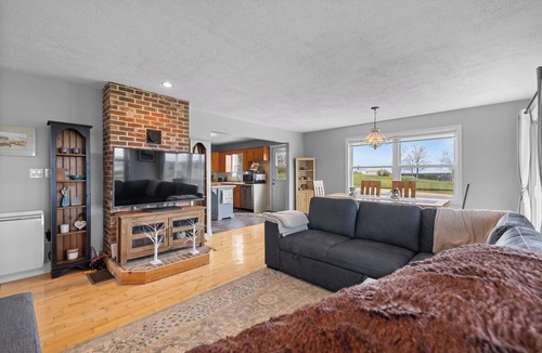 New London House | Marina Breeze Vacation Home