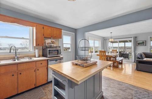 New London House | Marina Breeze Vacation Home