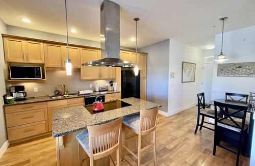 Ucluelet Condo | Marina View on the Harbour