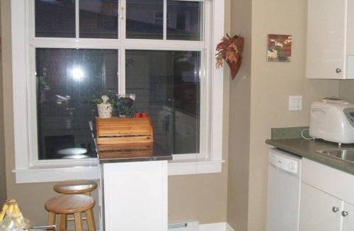 Marpole Ski Chalet | Marine Drive Station Entire House