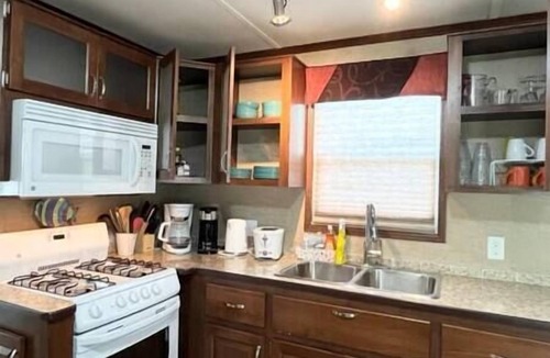 Sherkston House | MARINER Getaway cottage at Sherkston Resort Port Colborne