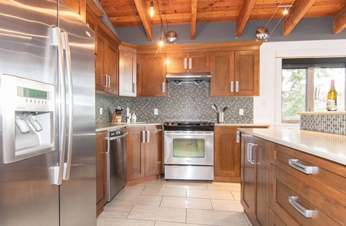 Ganges Condo | Mariner's Loft Salt Spring Island - 2BDRM - Unit 201