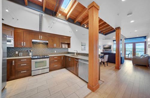 Ganges Apartment | Mariner's Loft - Salt Spring Island