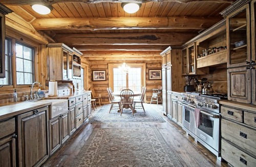 Fairway Meadows House | Mark Twain Lodge by Mountain Vacation Lodging - Luxury Cabin with Hot Tub & Gourmet Kitchen