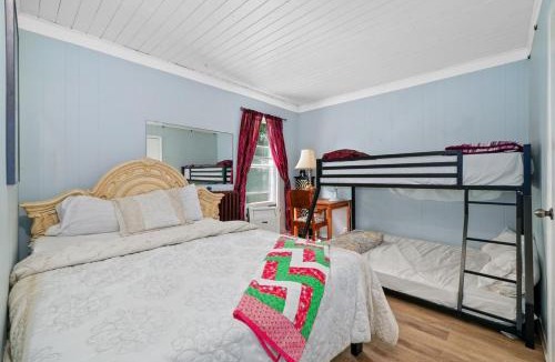 Marmora Apartment | Marmora and Lake Inn Apartment-Sleeps 5 guests