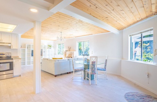 Upper Lonsdale House | Marvelous 2-bedroom ground-level suite with WiFi & a private fenced backyard