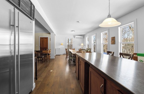 Stanstead House | Massive Group Chalet w/Spa, fireplace, 9 Bedrooms, Huge Spaces – Up to 38