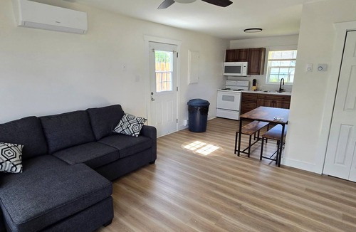 New Waterford House | Maxwell House - Entire House on Quiet Street!