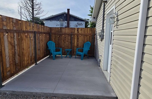 New Waterford House | Maxwell House - Entire House on Quiet Street!