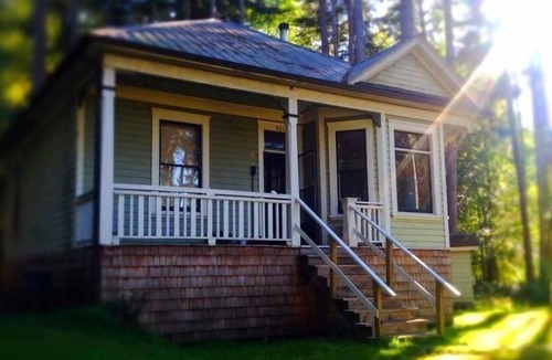 Mayne Island House | Mayne Island - "Millie" 1907 Recycled Character Home, Beach & Boater's Delight.