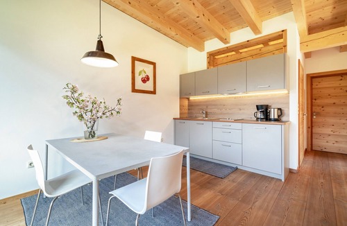 San Pancrazio Apartment | Mayrhof im Kirschengarten Apartment with Mountain View & Balcony