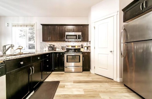 Northwest Edmonton House | ☆Mediterranean Retreat☆King Bed★Fireplace★Garage