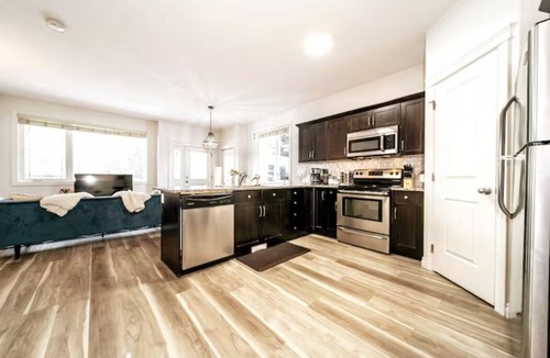Northwest Edmonton House | ☆Mediterranean Retreat☆King Bed★Fireplace★Garage