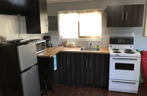 Wasaga Beach Cottage | Medium Cottage, 2 min Walk to Beach, BCC #3