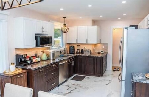 Wasaga Beach House | Melittas Riverfront villa King Bed Sauna Game Room