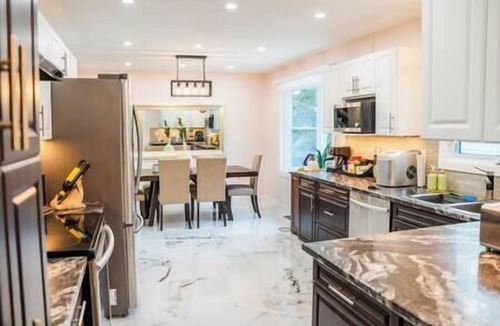Wasaga Beach House | Melittas Riverfront villa King Bed Sauna Game Room