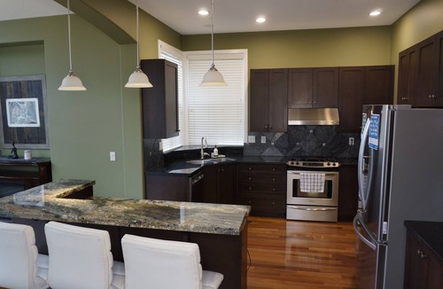 South Newton House | Metropolitan Dream Stay with Pool and Hot Tub