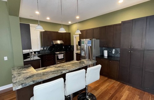 South Newton House | Metropolitan Dream Stay with Pool and Hot Tub