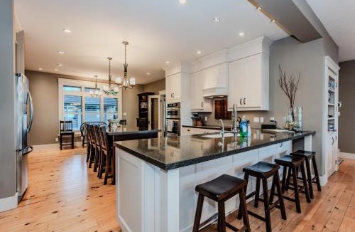 Lion's Head House | Michael's Luxury Cottage On Bruce Trail Starlink