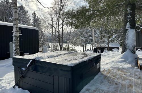 Saint Zenon Ski Chalet | Micro chalet Le Boisé !