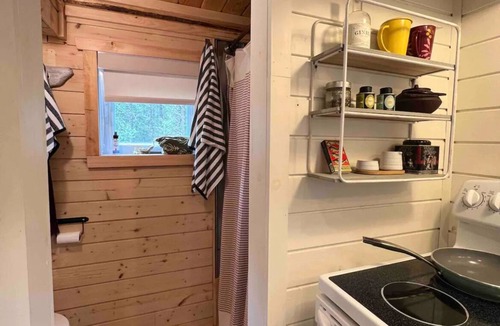 Mauricie Cabin | Micro house with spa, trails and wild river!