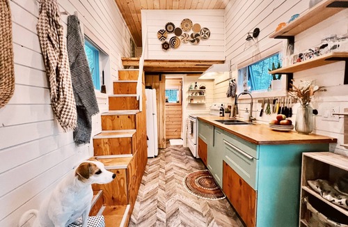 Mauricie Cabin | Micro house with spa, trails and wild river!