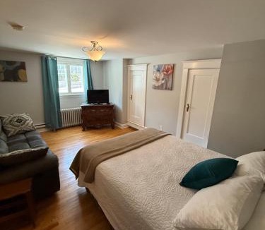 Waterford Valley Apartment | Midstream Manor Unit 3, Studio