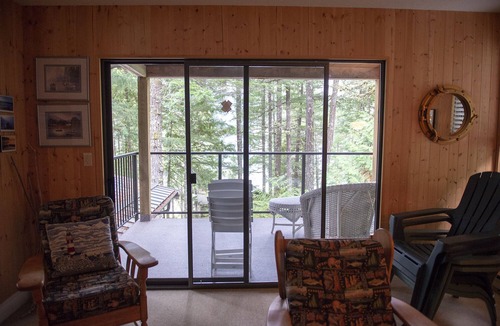 Sproat Lake House | Million Dollar View! Clear, Clean Sproat Lake. 2300.00 Canadian/Week