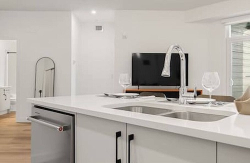 Springbank Hill Apartment | Minimum 6 Months » Fully Equipped Kitchen » AC