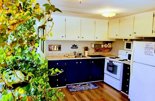 Belfast Cottage | Miracles on Polly - Enchanted River Retreat