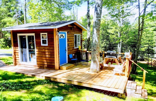Belfast Cabin | Miracles on Polly - Fairy Tale Cabin - A return to your childhood