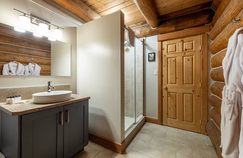 Golden Cabin | Moberly Lodge