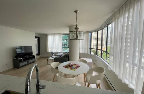 Downtown Vancouver Apartment | Modern 1-bed suite in Heart of Downtown