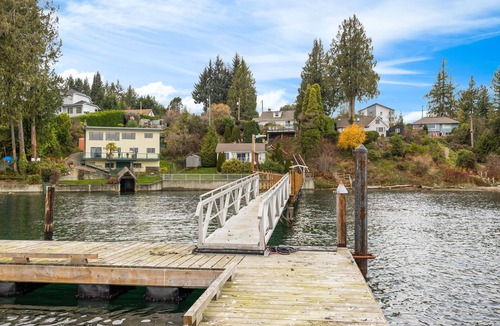 Sooke Cabin | Modern 1 bed suite on Oceanfront Property, Parking